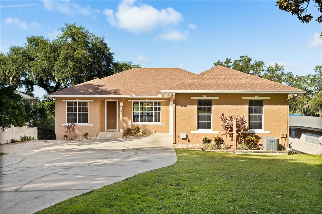 Под контрактом: $990,000 (5 спален, 4 ванн, 3811 Квадратных фут)