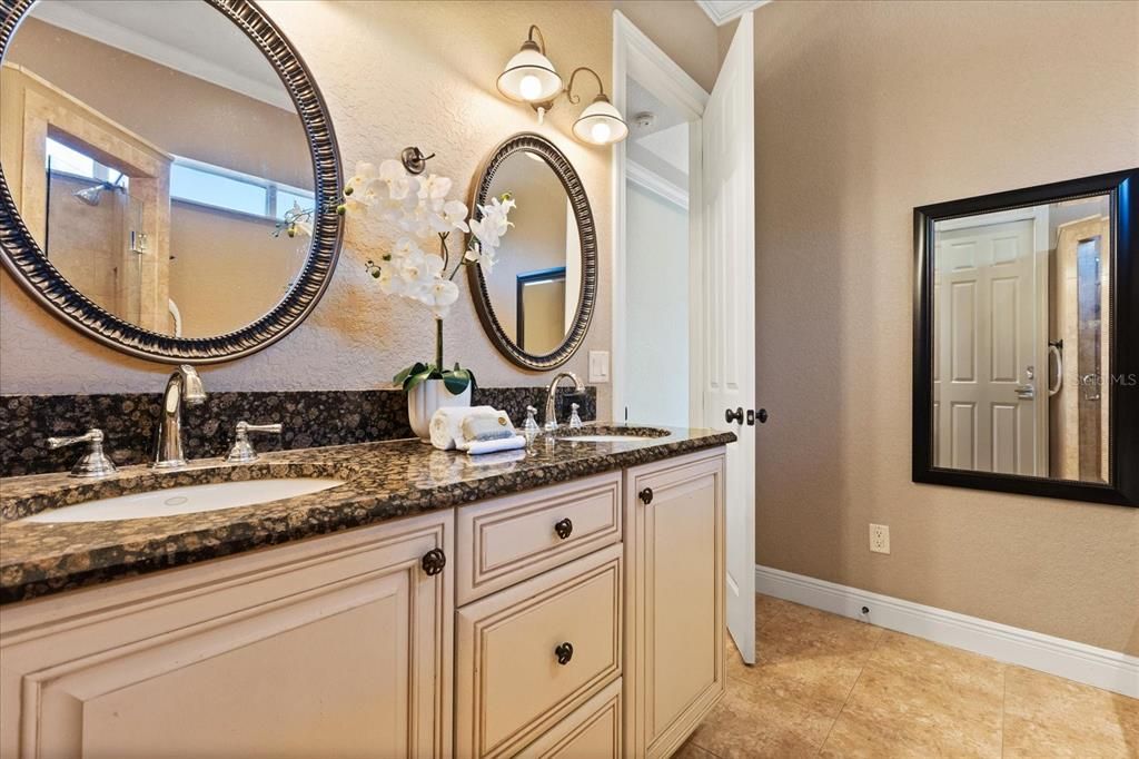 Под контрактом: $990,000 (5 спален, 4 ванн, 3811 Квадратных фут)