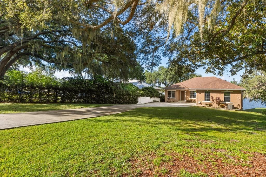 Под контрактом: $990,000 (5 спален, 4 ванн, 3811 Квадратных фут)