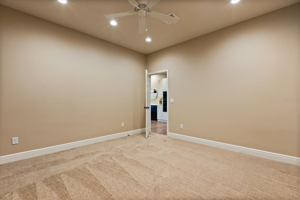 Под контрактом: $990,000 (5 спален, 4 ванн, 3811 Квадратных фут)