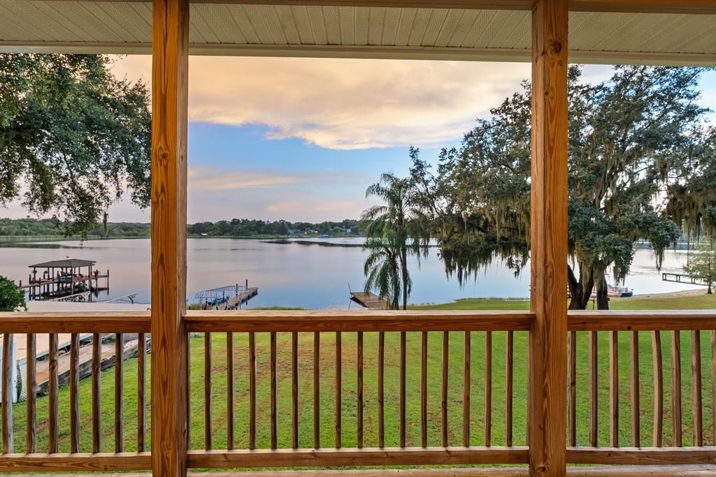 Под контрактом: $990,000 (5 спален, 4 ванн, 3811 Квадратных фут)