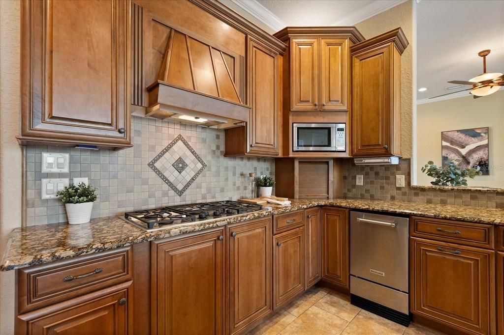 Под контрактом: $990,000 (5 спален, 4 ванн, 3811 Квадратных фут)