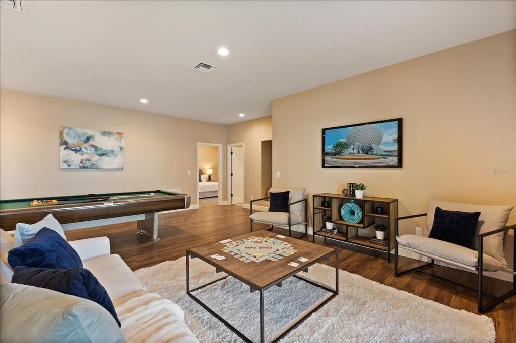 Под контрактом: $990,000 (5 спален, 4 ванн, 3811 Квадратных фут)