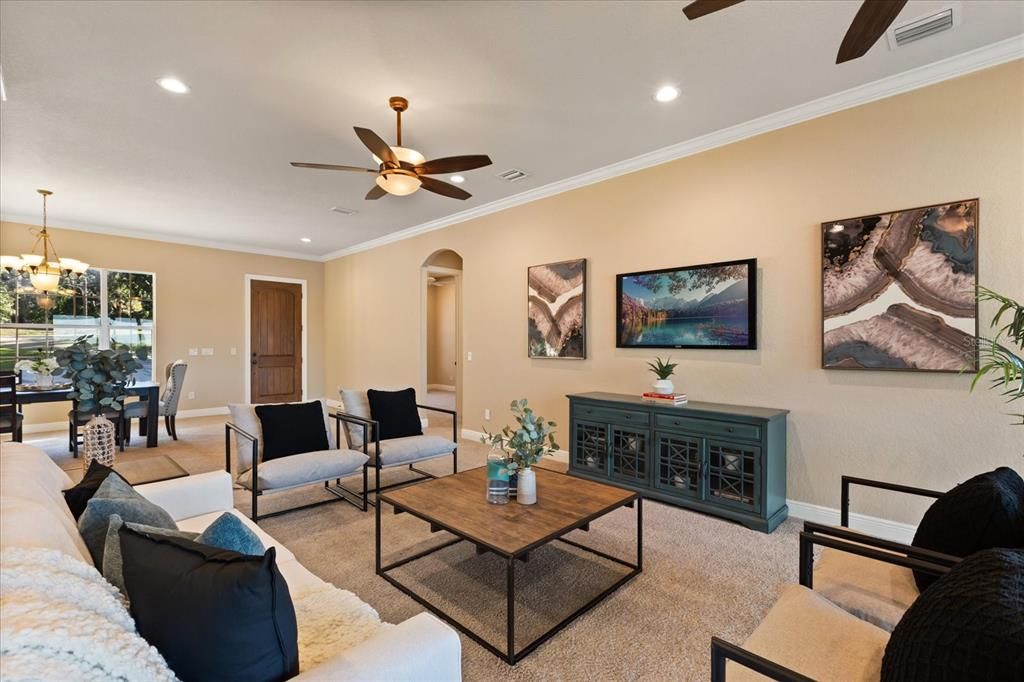 Под контрактом: $990,000 (5 спален, 4 ванн, 3811 Квадратных фут)