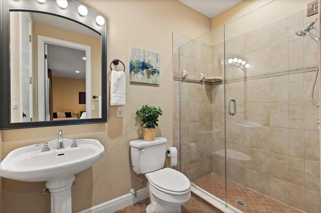 Под контрактом: $990,000 (5 спален, 4 ванн, 3811 Квадратных фут)