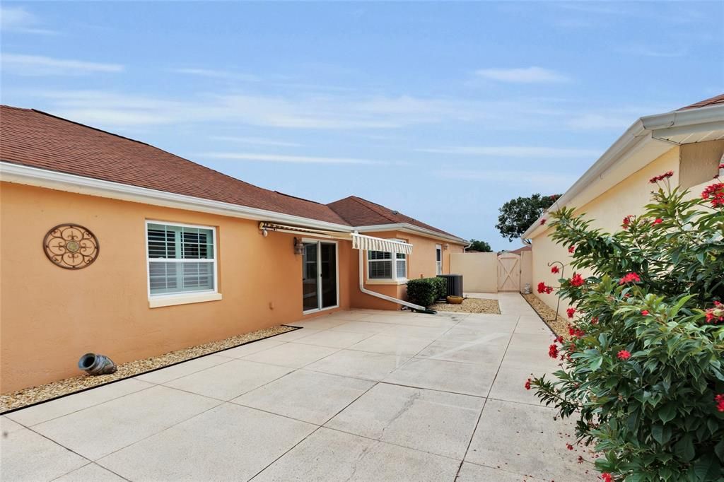 Active With Contract: $399,000 (2 beds, 2 baths, 1255 Square Feet)