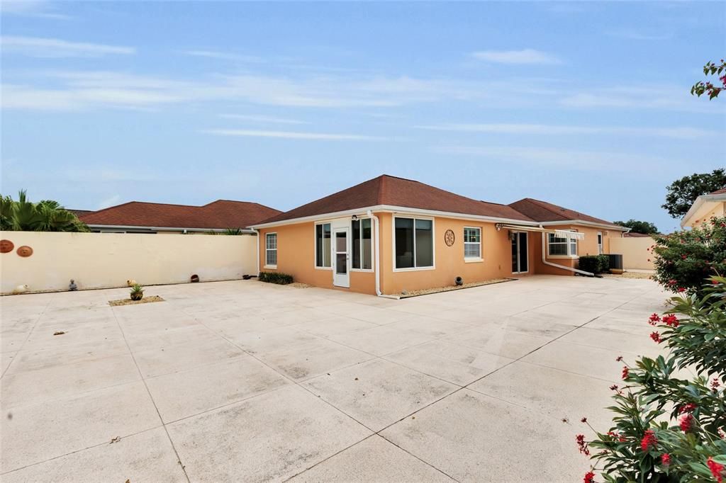 Active With Contract: $399,000 (2 beds, 2 baths, 1255 Square Feet)