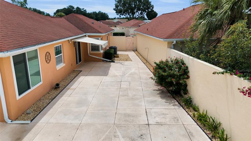 Active With Contract: $399,000 (2 beds, 2 baths, 1255 Square Feet)