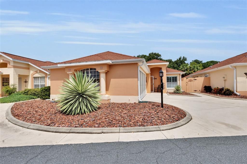 Active With Contract: $399,000 (2 beds, 2 baths, 1255 Square Feet)