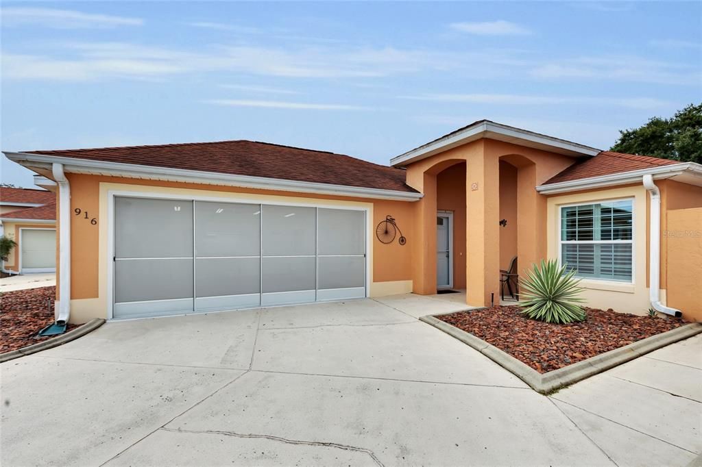 Active With Contract: $399,000 (2 beds, 2 baths, 1255 Square Feet)