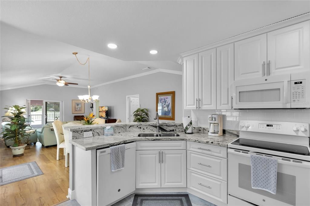 Active With Contract: $399,000 (2 beds, 2 baths, 1255 Square Feet)