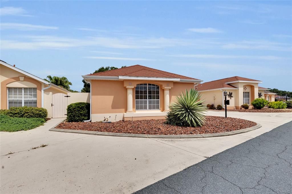 Active With Contract: $399,000 (2 beds, 2 baths, 1255 Square Feet)