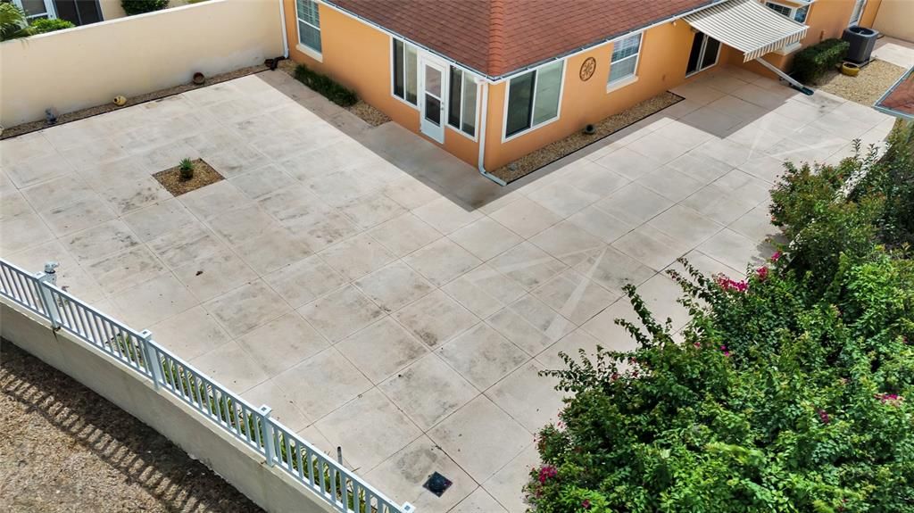 Active With Contract: $399,000 (2 beds, 2 baths, 1255 Square Feet)