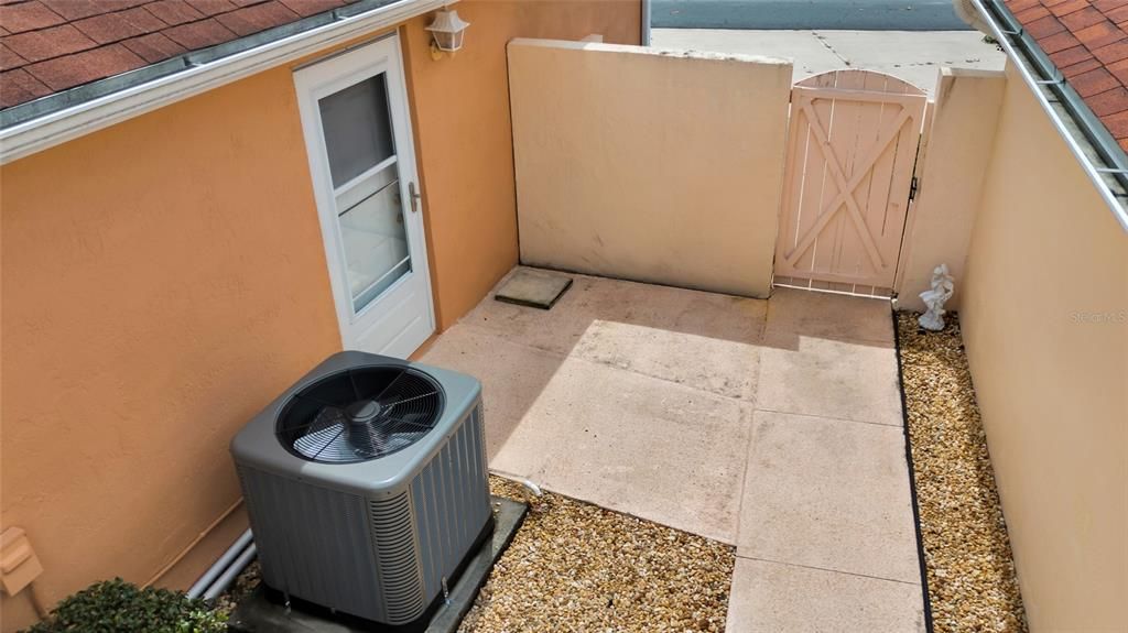 Active With Contract: $399,000 (2 beds, 2 baths, 1255 Square Feet)