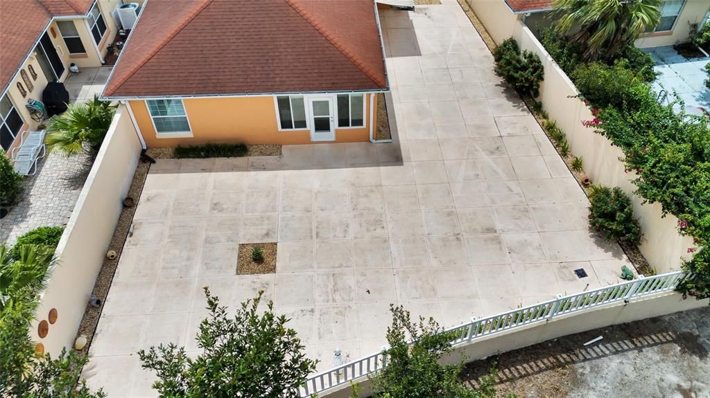 Active With Contract: $399,000 (2 beds, 2 baths, 1255 Square Feet)