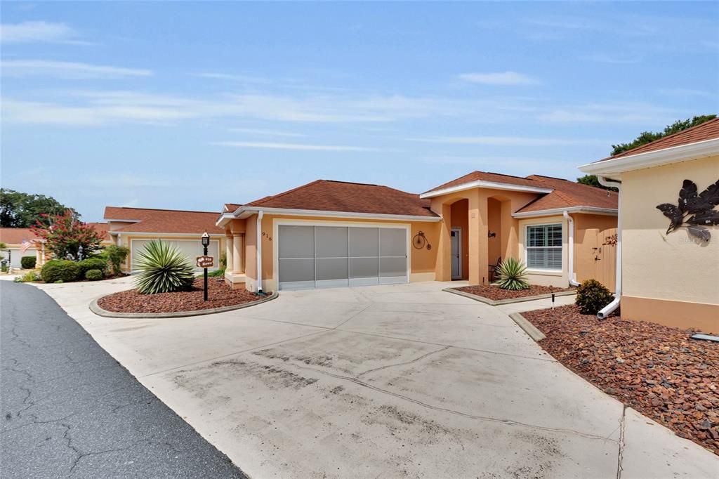 Active With Contract: $399,000 (2 beds, 2 baths, 1255 Square Feet)