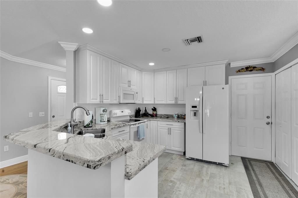 Active With Contract: $399,000 (2 beds, 2 baths, 1255 Square Feet)