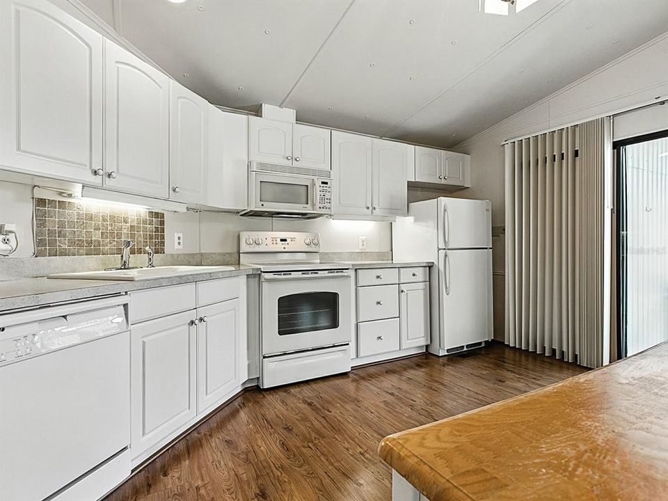 Activo con contrato: $120,000 (2 camas, 1 baños, 768 Pies cuadrados)