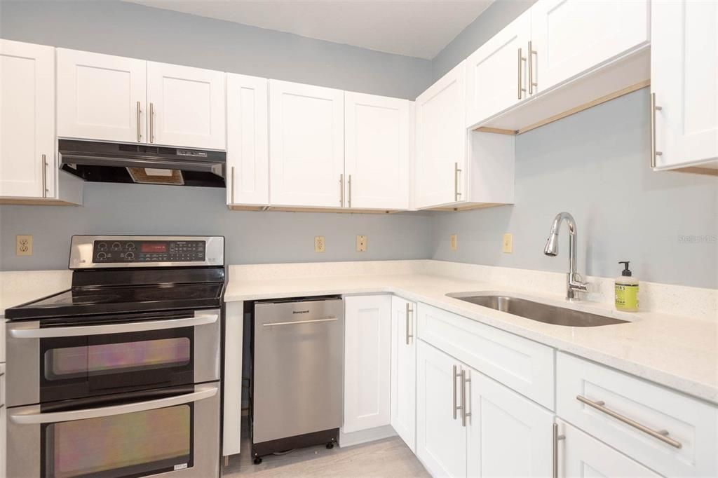 В аренду: $1,950 (2 спален, 2 ванн, 1010 Квадратных фут)