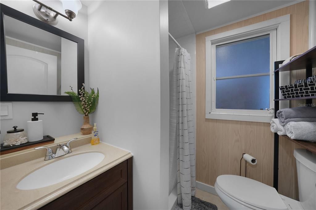 For Rent: $2,000 (3 beds, 2 baths, 1694 Square Feet)