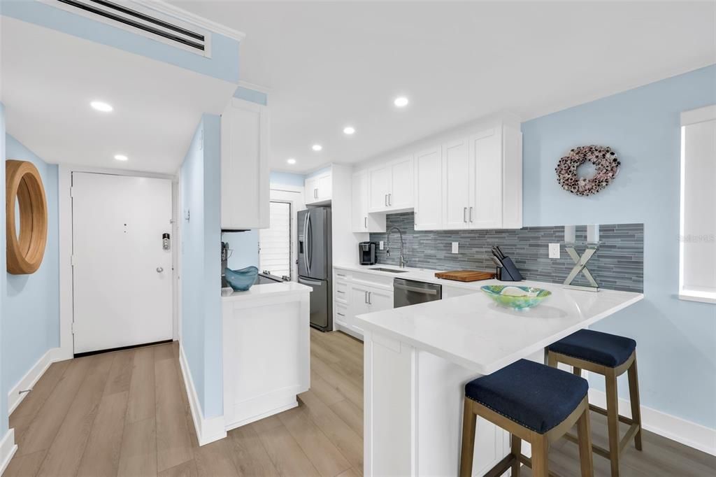 For Rent: $6,250 (2 beds, 2 baths, 850 Square Feet)