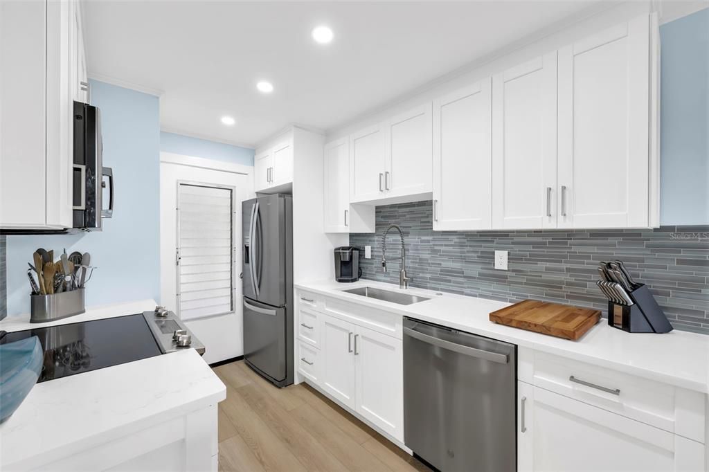 For Rent: $6,250 (2 beds, 2 baths, 850 Square Feet)