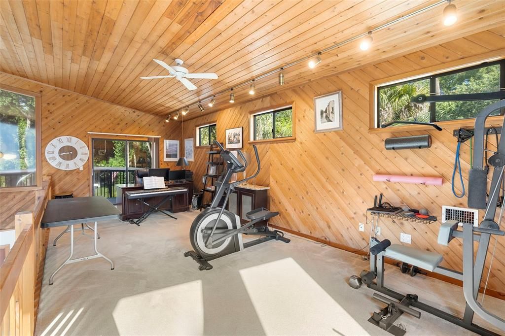 Activo con contrato: $850,000 (5 camas, 3 baños, 2600 Pies cuadrados)