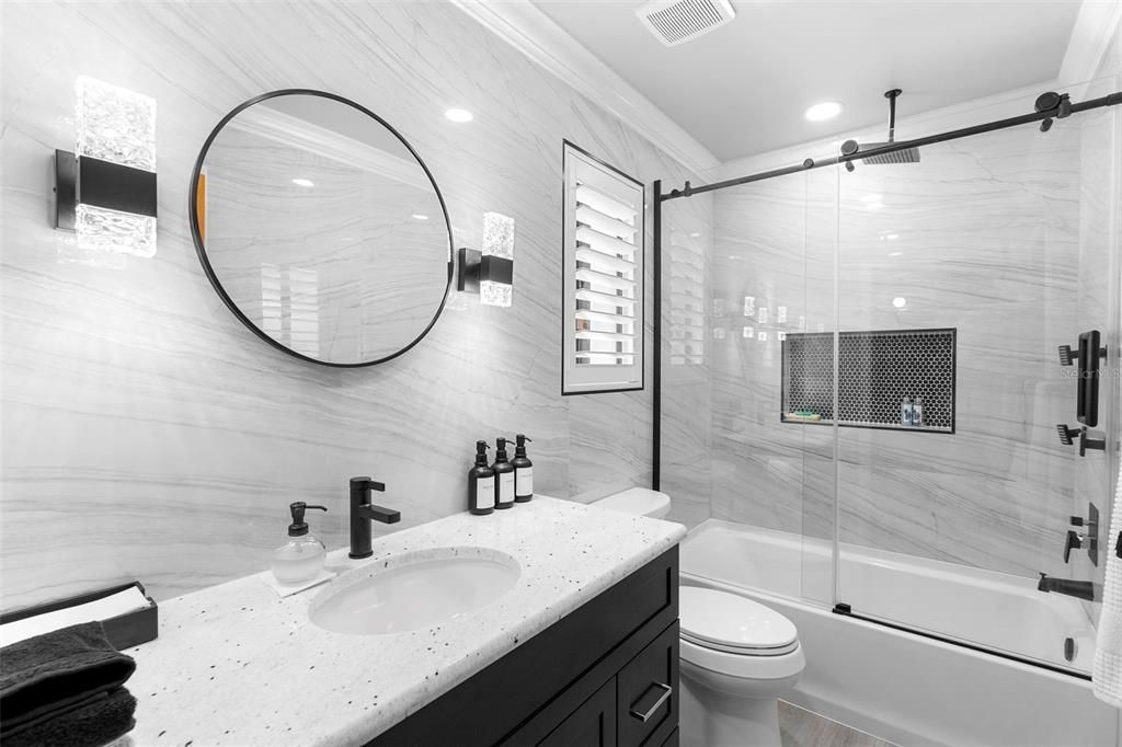 Activo con contrato: $850,000 (5 camas, 3 baños, 2600 Pies cuadrados)