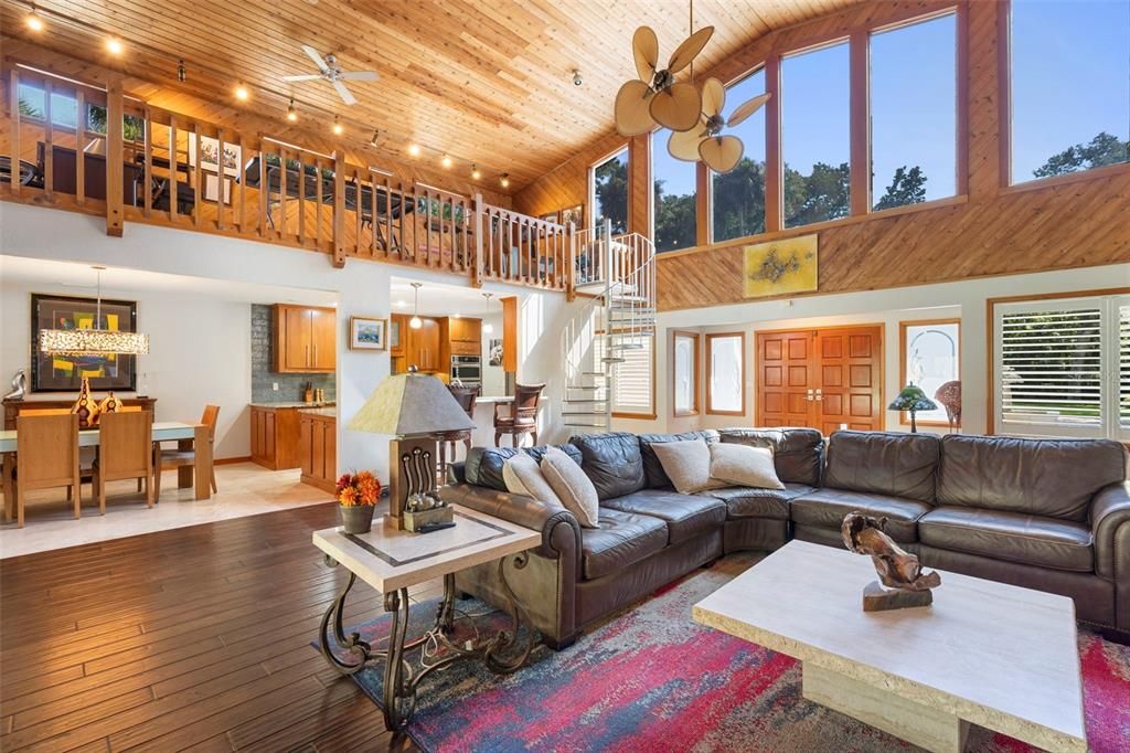 Activo con contrato: $850,000 (5 camas, 3 baños, 2600 Pies cuadrados)