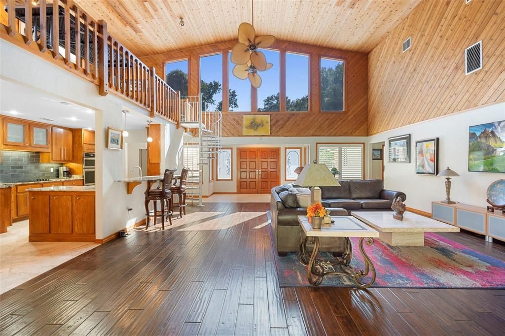 Activo con contrato: $850,000 (5 camas, 3 baños, 2600 Pies cuadrados)