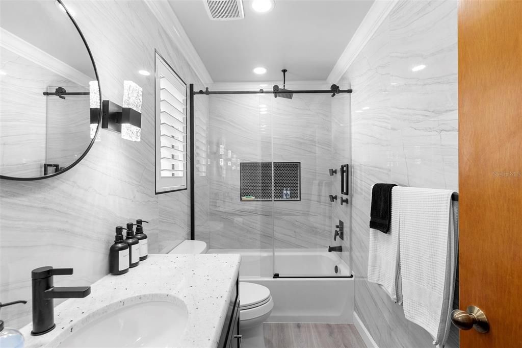 Activo con contrato: $850,000 (5 camas, 3 baños, 2600 Pies cuadrados)