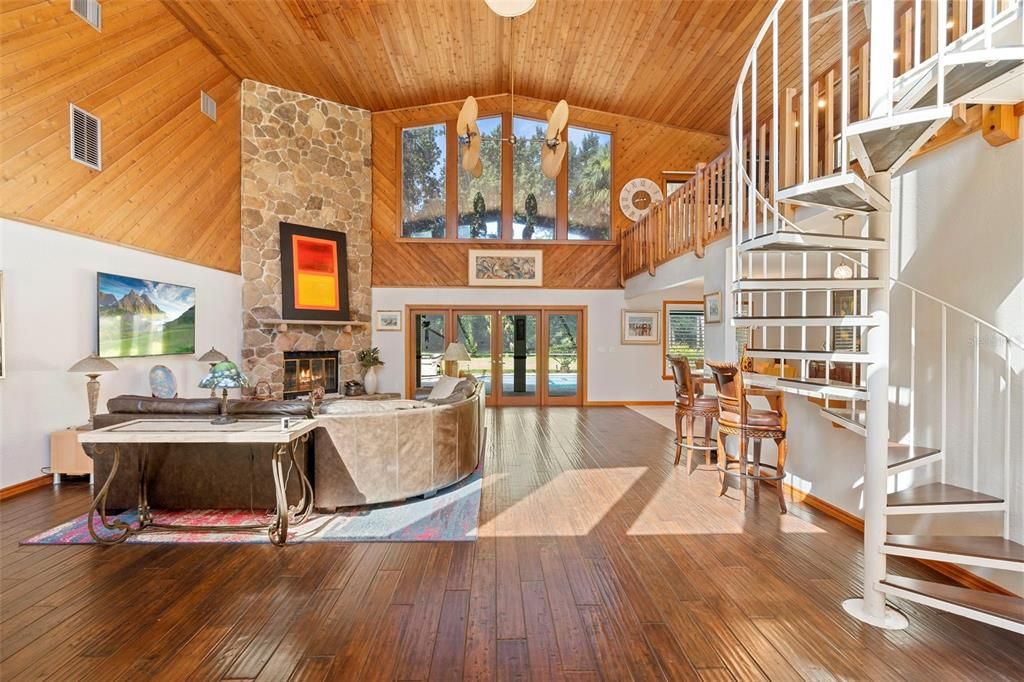 Activo con contrato: $850,000 (5 camas, 3 baños, 2600 Pies cuadrados)