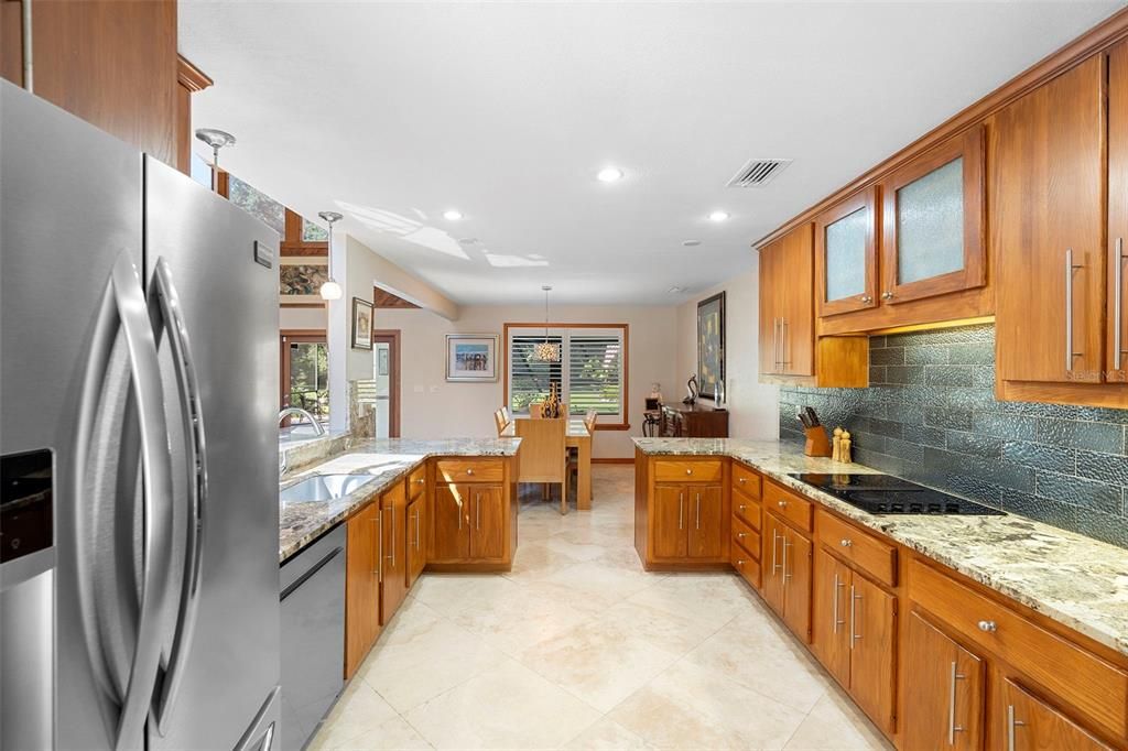 Activo con contrato: $850,000 (5 camas, 3 baños, 2600 Pies cuadrados)