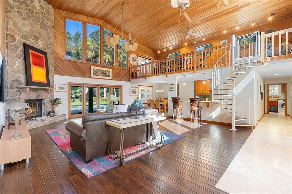 Activo con contrato: $850,000 (5 camas, 3 baños, 2600 Pies cuadrados)