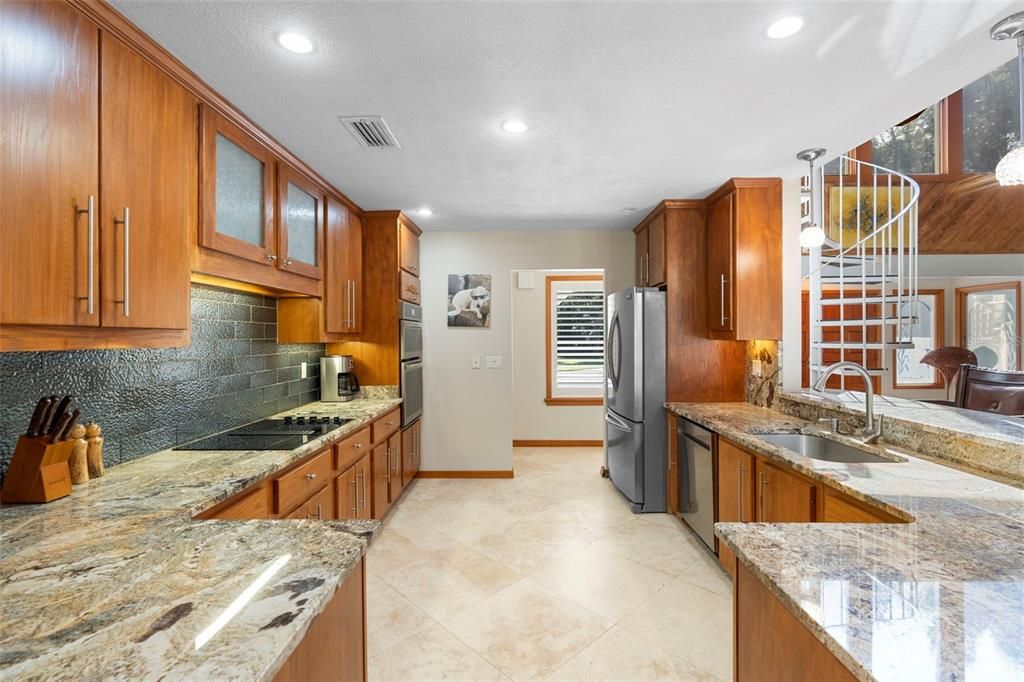 Activo con contrato: $850,000 (5 camas, 3 baños, 2600 Pies cuadrados)