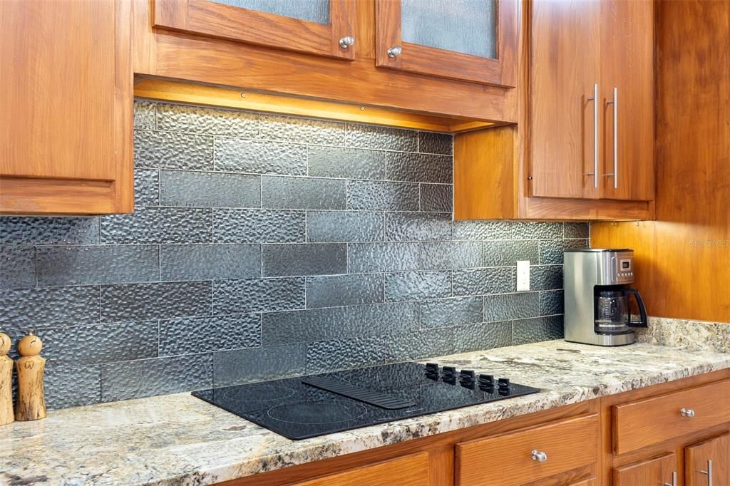 Activo con contrato: $850,000 (5 camas, 3 baños, 2600 Pies cuadrados)