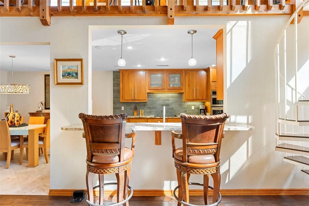 Activo con contrato: $850,000 (5 camas, 3 baños, 2600 Pies cuadrados)