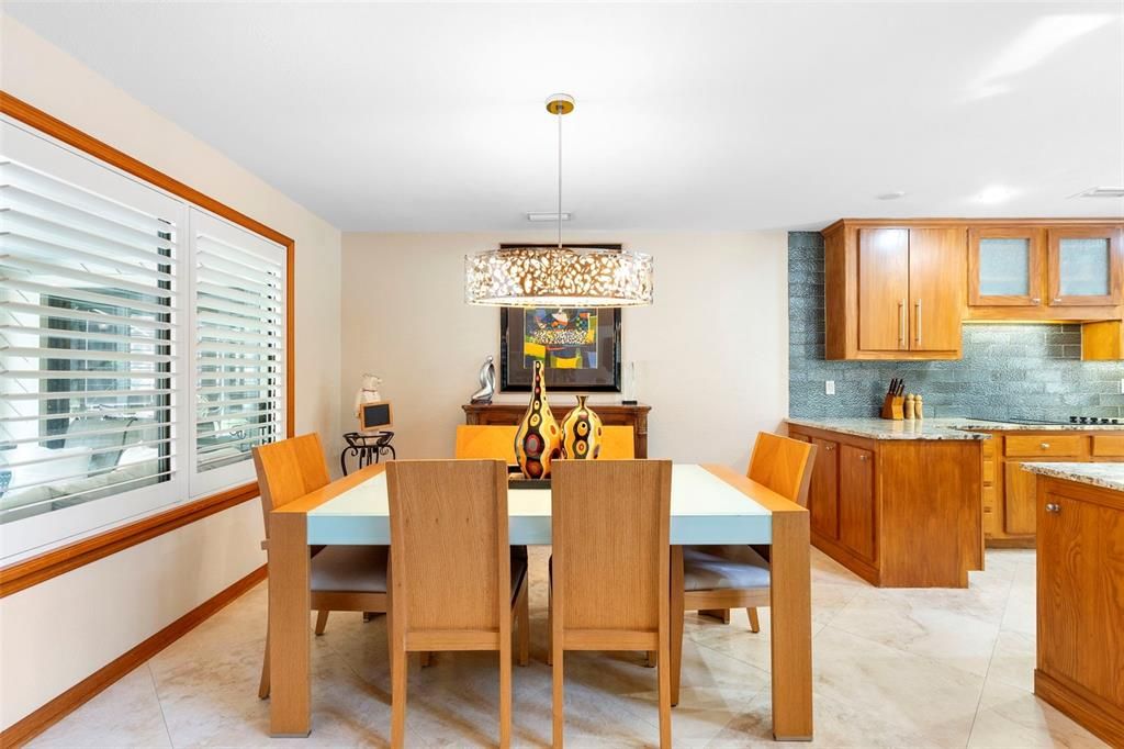 Activo con contrato: $850,000 (5 camas, 3 baños, 2600 Pies cuadrados)