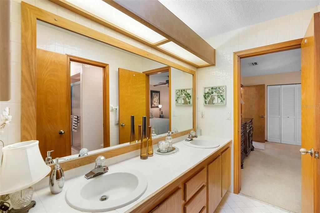 Activo con contrato: $850,000 (5 camas, 3 baños, 2600 Pies cuadrados)