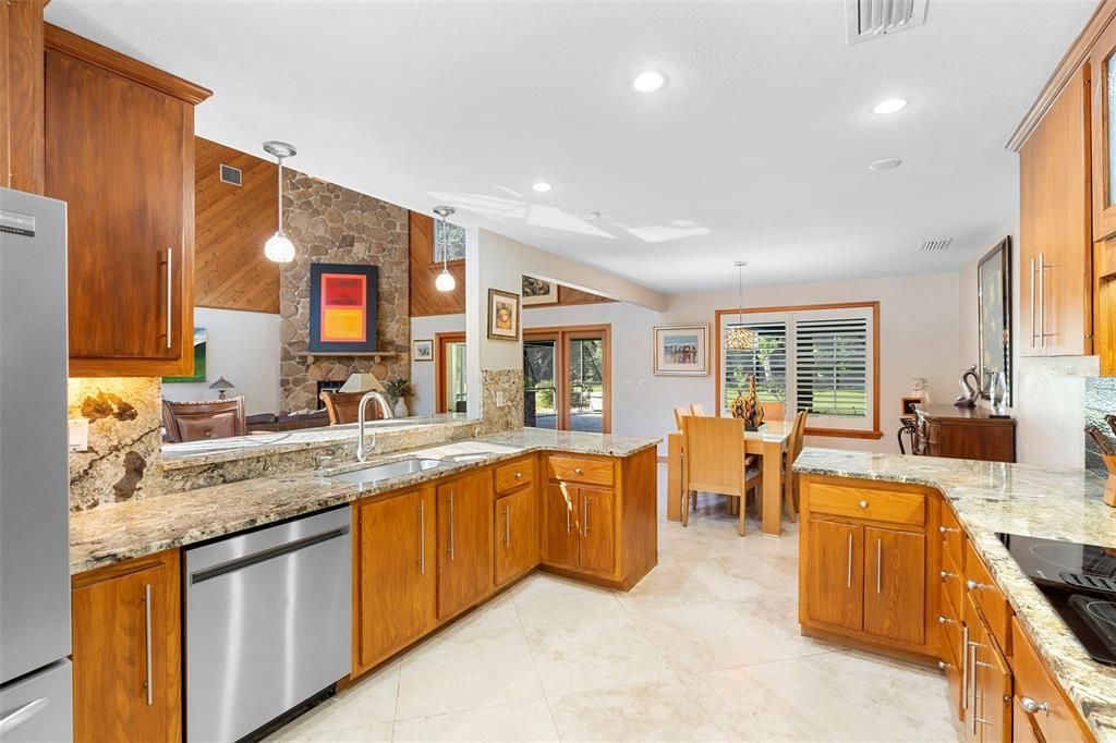 Activo con contrato: $850,000 (5 camas, 3 baños, 2600 Pies cuadrados)