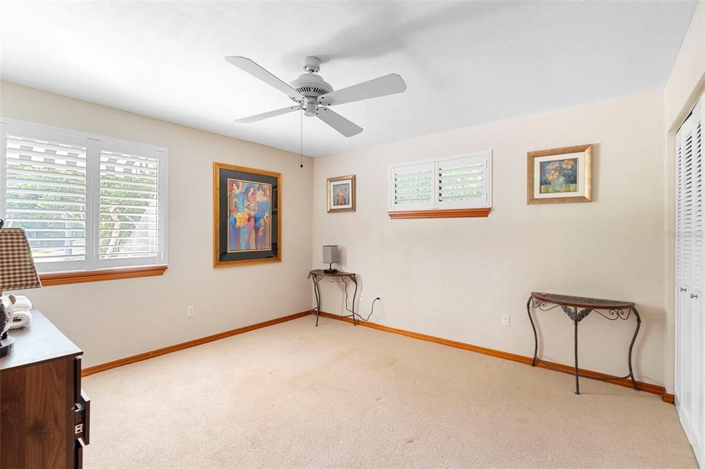 Activo con contrato: $850,000 (5 camas, 3 baños, 2600 Pies cuadrados)