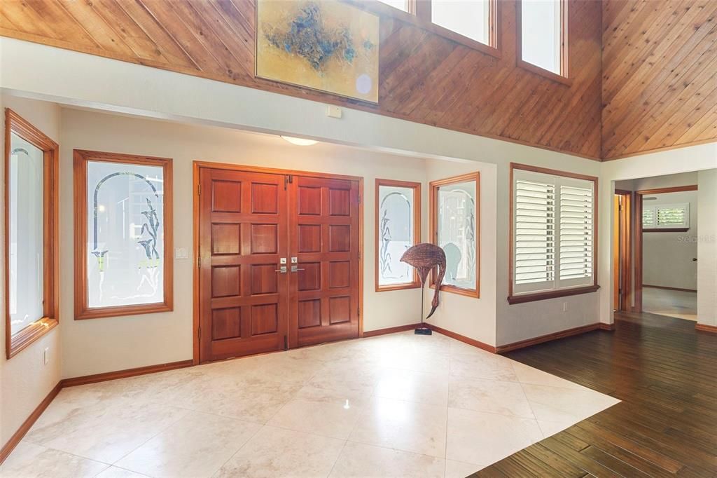 Activo con contrato: $850,000 (5 camas, 3 baños, 2600 Pies cuadrados)