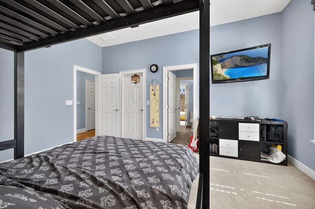 For Sale: $1,900,000 (5 beds, 5 baths, 5082 Square Feet)