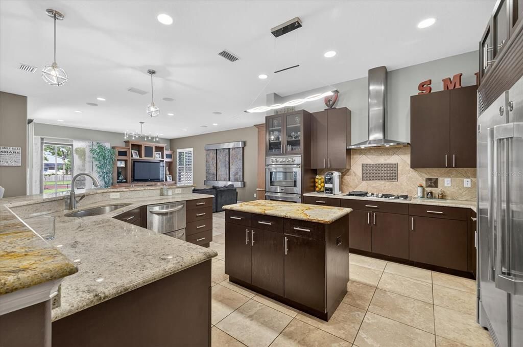 For Sale: $1,900,000 (5 beds, 5 baths, 5082 Square Feet)