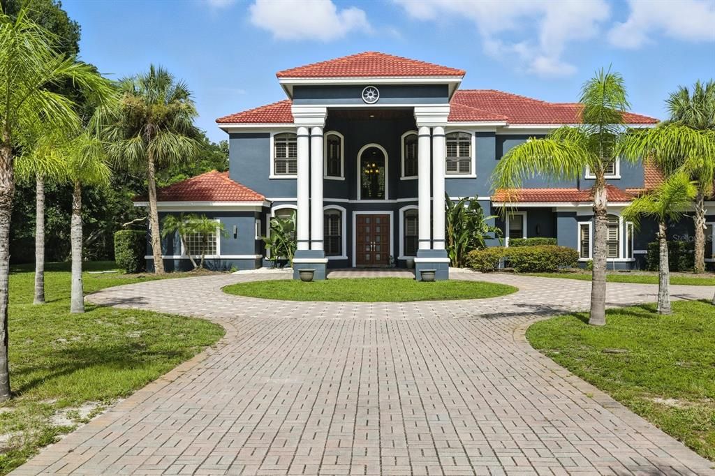 For Sale: $1,900,000 (5 beds, 5 baths, 5082 Square Feet)