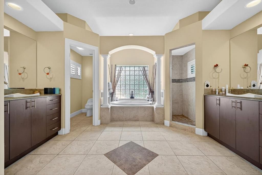 For Sale: $1,900,000 (5 beds, 5 baths, 5082 Square Feet)