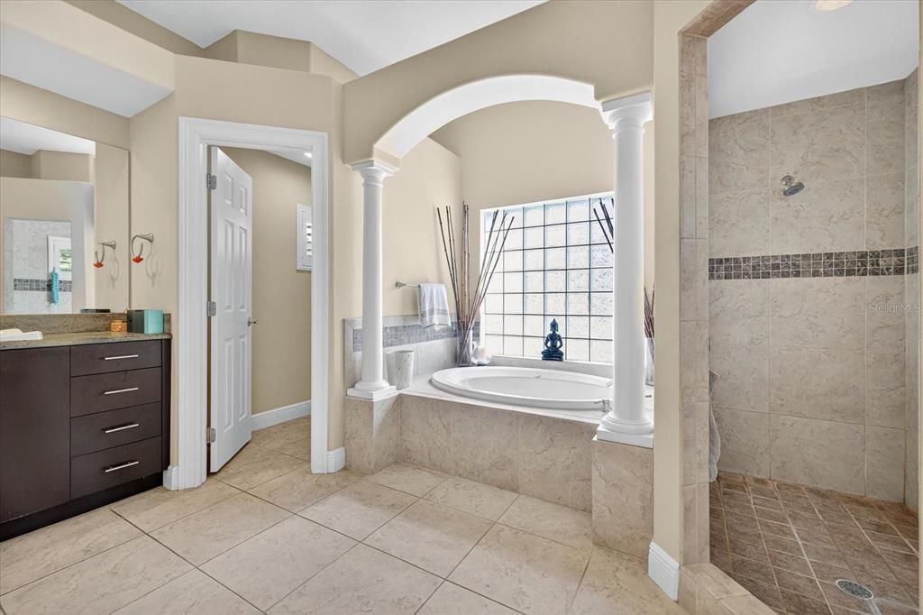 For Sale: $1,900,000 (5 beds, 5 baths, 5082 Square Feet)