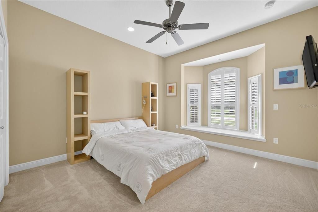 For Sale: $1,900,000 (5 beds, 5 baths, 5082 Square Feet)