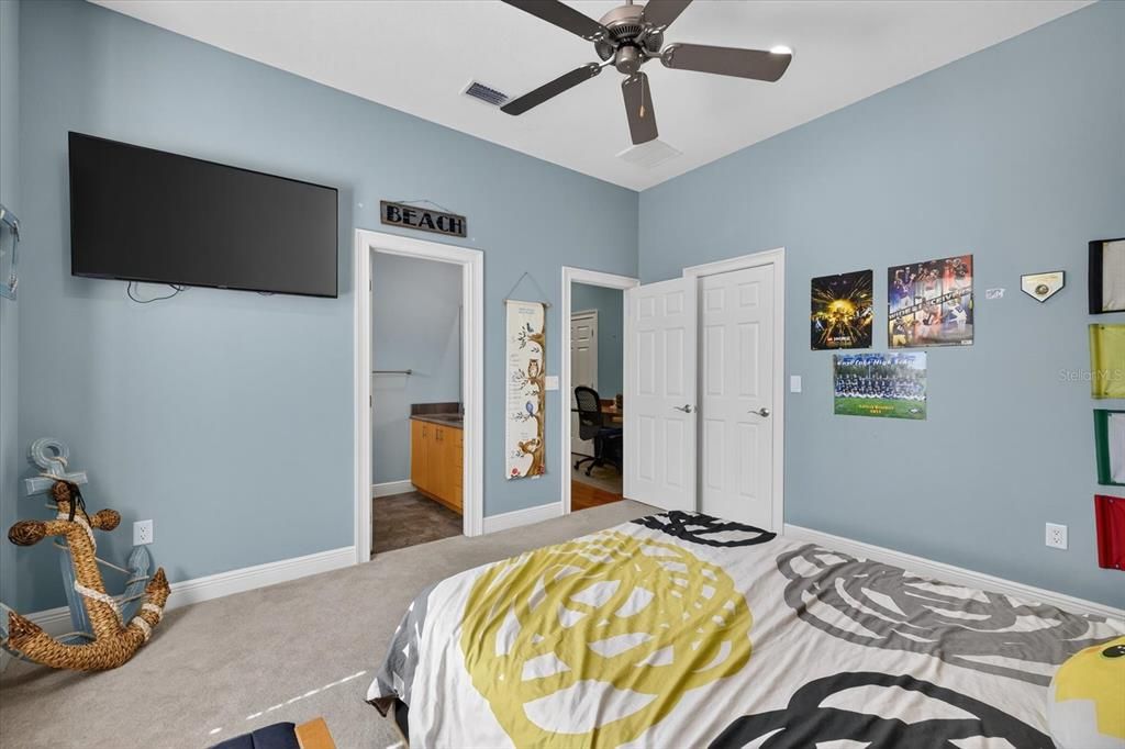 For Sale: $1,900,000 (5 beds, 5 baths, 5082 Square Feet)