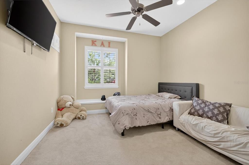 For Sale: $1,900,000 (5 beds, 5 baths, 5082 Square Feet)